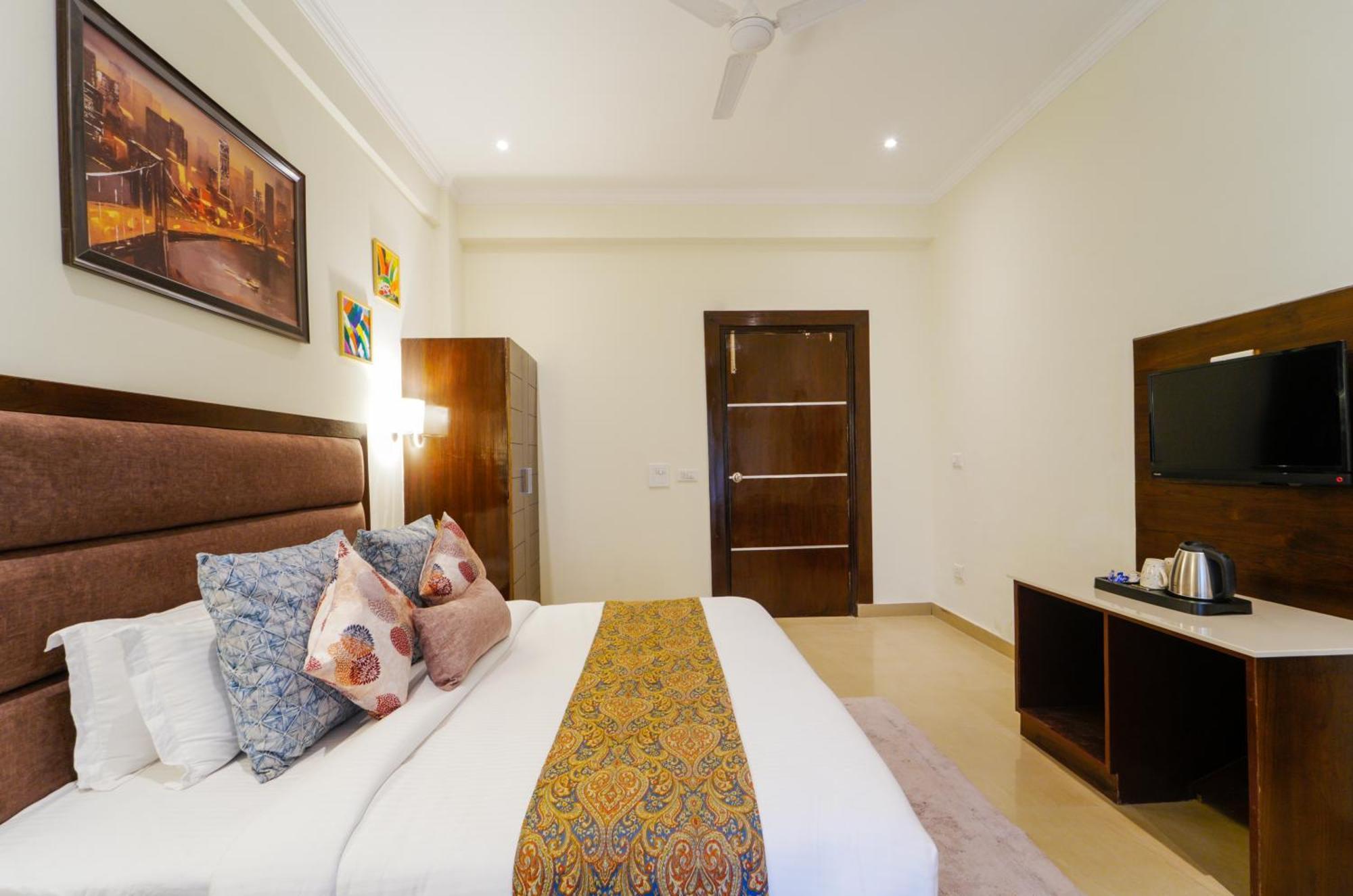 Hotel Kasauli View !! Balcony Rooms ! Terrace ! Restaurant ! Main Highway ! Garden !! エクステリア 写真