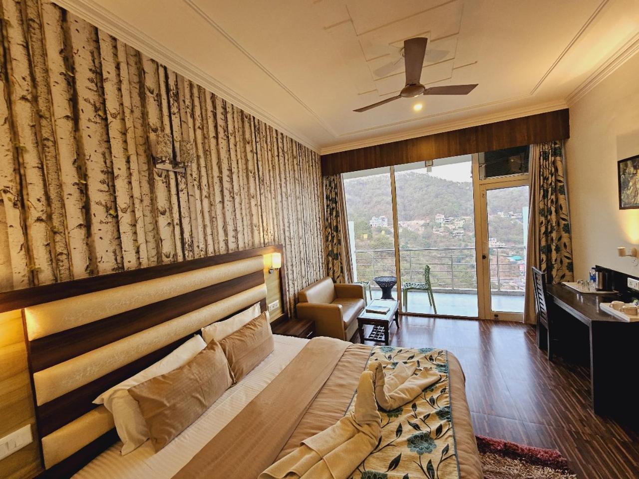 Hotel Kasauli View !! Balcony Rooms ! Terrace ! Restaurant ! Main Highway ! Garden !! エクステリア 写真