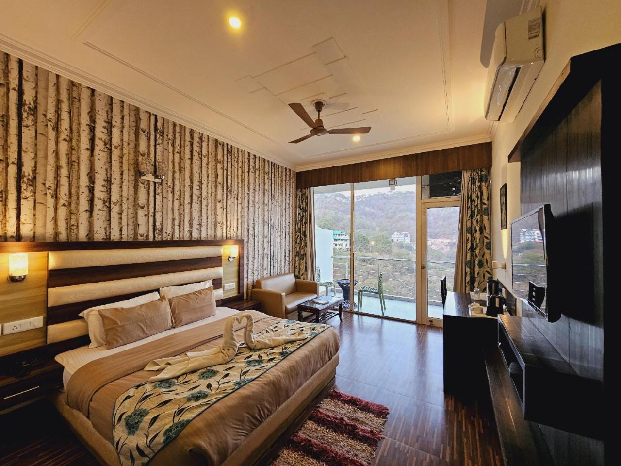 Hotel Kasauli View !! Balcony Rooms ! Terrace ! Restaurant ! Main Highway ! Garden !! エクステリア 写真